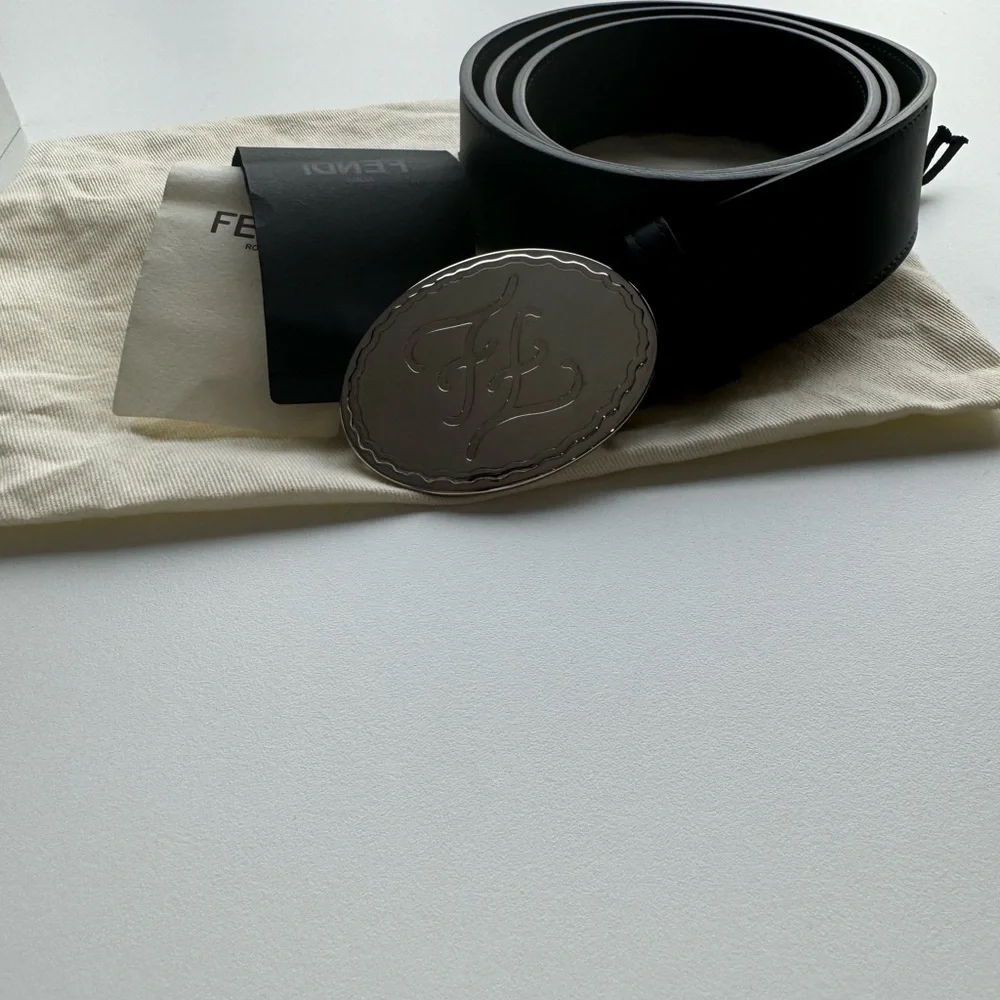 Authentic Fendi Men’s Leather Belt Black Large Silver Oval Buckle Size 100 (40)